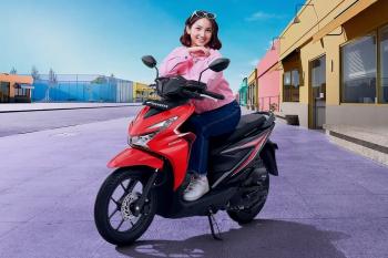 Cara Aman Mengendarai Motor Matic Untuk Wanita Bertubuh Mungil 
