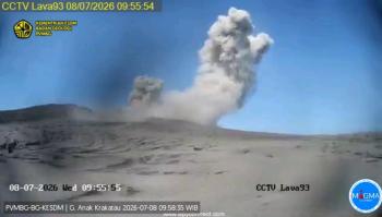 Gunung Anak Krakatau Kembali Erupsi, Abu Vulkanik Mengarah ke Barat Laut