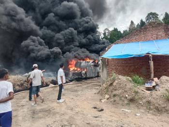 Kebakaran Gudang Solar di Umbul Kunci Teluk Betung Menghebohkan Warga