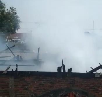 Diduga Korsleting Listrik, Lantai 2 Rumah Warga Hangus Terbakar di Bandar LampungÂ 