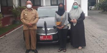 Unik! Laila Ngidam Naik Mobil Dinas Bupati, Keinginan Laila Akhirnya Terwujud