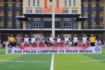 Polda Lampung Libas Insan Pers 3-1 Dalam Pertandingan Persahabatan Mini Soccer