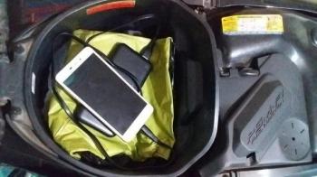 Bahaya Menaruh Powerbank di Bagasi Motor