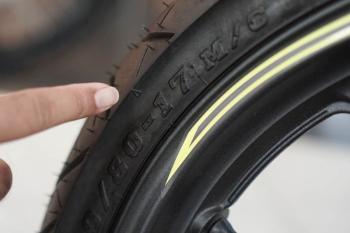 Mengapa Ban Motor Belakang Lebih Cepat Botak Dibanding Ban Depan?