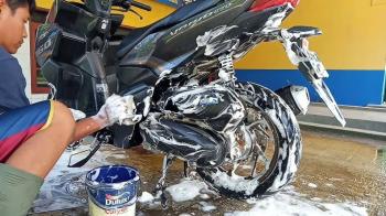 Cuci Motor Pake Sabun Colek Ternyata Ada Plus Minusnya, Apa Saja Tuh 