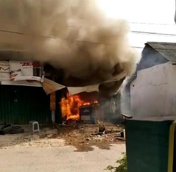 Satu Unit Kios di Jalan Sentot Alibasya, Way Dadi Terbakar