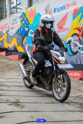 Hujan Lebat Tingkatkan Risiko Kecelakaan, Ini Tips Aman Berkendara Sepeda Motor (Tips Berkendara Tunas Dwipa Matra)
