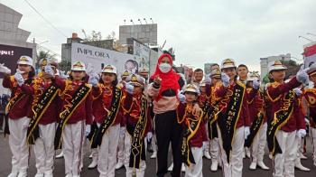 Vaksinasi Hingga Sampah Dibahas Walikota Eva Dwiana Pada Kegiatan Car Free Day 