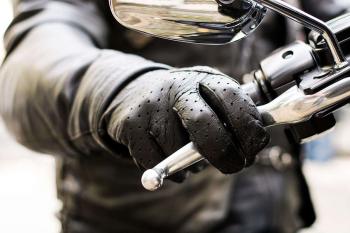Tips Memilih Model Sarung Tangan Motor Untuk Berkendara   
