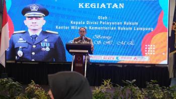 Kakanwil Santosa Serahkan 2 Sertifikat Merek Kepada Pelaku Usaha di Provinsi Lampung