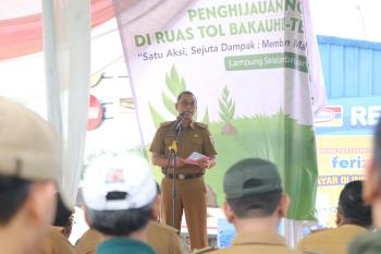 Jaga Keseimbangan Lingkungan, Pj. Gubernur Lampung Tanam Pohon di Ruas Tol Bakauheni-Terbanggi Besar