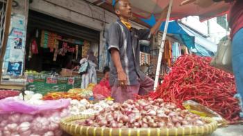 Harga Cabai Merangkak Naik, Pedagang Khawatir Bakal Sepi Pembeli