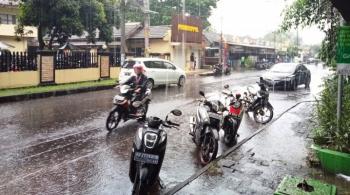 Awal September, Waspada Potensi Hujan Lebat Disertai Kilat/Petir dan Angin Kencang di Wilayah LampungÂ 