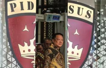 Eks Jampidsus Febrie Adriansyah Resmi Jadi Tersangka Kasus Dugaan Korupsi dan TPPU