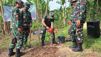 Jaga Lingkungan, Momen Hari Juang TNI AD: Kodim 0410/KBL Tanam Berbagai Bibit Pohon di Telukbetung Barat 
