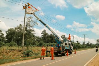 Bekerja Tanpa Padam Tim PDKB UP3 METRO Pastikan ibadah Ramadhan nyaman dan tenang   