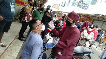 Tinjau Pasar Tengah, Walikota Bandar Lampung Lakukan SWAB Antigen Secara Acak