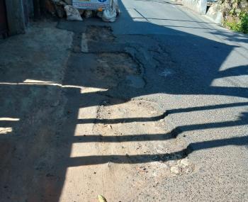 Warga Jalan Padjadjaran Keluhkan Bekas Galian Proyek
