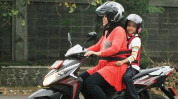 Tips Berkendara Motor Bersama Anak