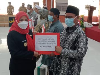PAD Bandar Lampung Perlahan Membaik, Walikota Serahkan Bantuan Ke Setiap Pondok Pesantren
