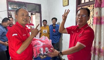 Gaspol, Bagikan Kaos Ganjar Mulai dari PAC Hingga Ranting di Lampung Tengah