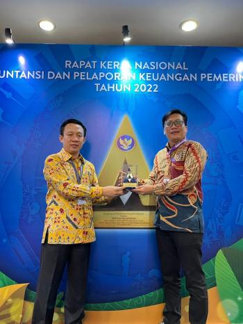 Gubernur Lampung Arinal Djunaidi Menerima Penghargaan dari Menteri Keuangan Sri Mulyani atas Raihan Oponi WTP minimal 5 kali Berturut-turut