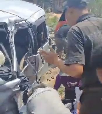Peristiwa di Perlintasan KA Jalan Sebiyai Natar, 1 Minibus Ringsek, 3 Orang Luka-lukaÂ 