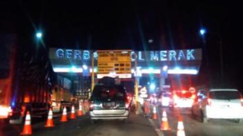 Kendaraan Keluar Gerbang Tol Merak Menuju Pelabuhan Bakauheni Lampung Naik 63,53 Persen