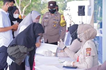 Polda Lampung Lakukan Vaksin 1 dan 2 di Pasca Sarjana UBL