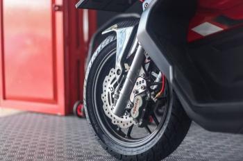 Kekurangan dan Kelebihan Ganti Ban Motor Jadi Lebih Besar