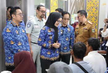Pastikan Kelancaran Masyarakat Membayar Pajak, Wagub Jihan Nurlela Tinjau Pelaksanaan Pemutihan Pajak Kendaraan Bermotor dan BBNKB Tahun 2025 di Samsat Metro dan Lampung Timur