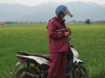 #Cari_Aman Berkendara di Musim Hujan, Pilih Jas Hujan yang Aman dan Nyaman   