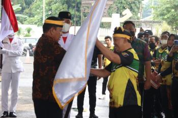 Gubernur Arinal Djunaidi Melepas Kontingen Provinsi Lampung Mengikuti Festival Olahraga Rekreasi Nasional VI