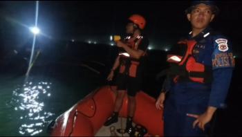 Ombak Besar Seret Empat Remaja di Pantai Teba, Satu Ditemukan Meninggal