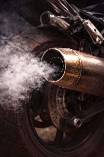Waspada Knalpot Motor Ngebul, Tanda Mesin Perlu Diperiksa