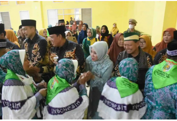 Pemkab Lamtim Berangkatkan 297 CJH Lamtim Gelombang Pertama