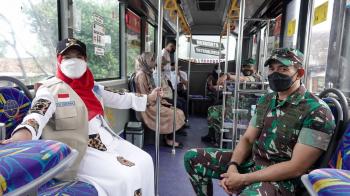 Walikota Eva Dwiana Pantau Pos mudik Idul Fitri