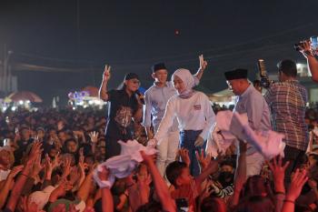 Calon Wakil Gubernur Lampung dr Jihan Penuh Semangat Sapa Ribuan Warga Di Tanjung Sari 