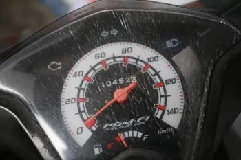 Enggak Cuma Tangan, Kaca Speedometer Ternyata Juga Bisa Retak-retak, Ini Sebabnya