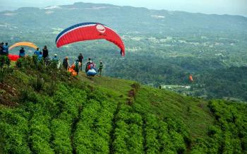 Sebelas Pilot Paralayang Lampung Ikuti First Jump di Subang, Tiga Ambil Lisensi