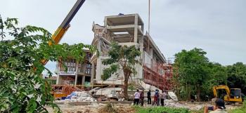 Gedung SMAN 96 Jakarta Roboh Saat Direnovasi, 4 Orang Teluka