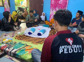 Artha Graha Peduli (AGP) Melalui Makmur Elok Graha dan Arthakes Salurkan Bantuan dan Pendampingan untuk Keluarga Bayi Warga Rempang yang Berpulang