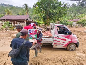 PT Tunas Dwipa Matra Salurkan Bantuan untuk Korban Banjir Bandang di Lampung Barat Wujud Nyata Kepedulian Lewat Program Sinergi Bagi Negeri