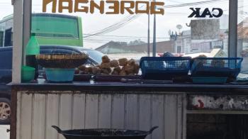 Sulit Dapat, Pedagang Gorengan di Bandar Lampung Ngaku Pakai Minyak Goreng Bekas
