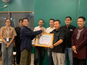 Pikiran Lampung Awards 2025 Sematkan Tokoh Pers Inspiratif Kepada Ketua SMSI Donny Irawan SE 