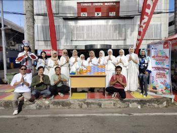 Indahnya Berbagi Di Bulan Ramadhan, TDM Raden Intan Bagikan Takjil Ke Pengendara   