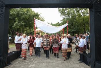 Pj. Gubernur Samsudin Hadiri Festival Kebudayaan dan Cinta Tanah Air Universitas Lampung 2025, Juga Dilakukan Penyerahan "Anugerah Be Strong" kepada 62 Pemenang
