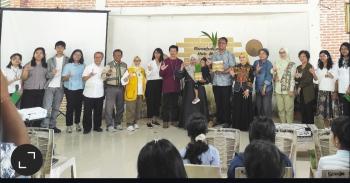 Gerakan Kecil Mewujudkan Hak Atas Pangan  Melalui Pembangunan  Pangan Berkelanjutan   di Asilo Hermelink