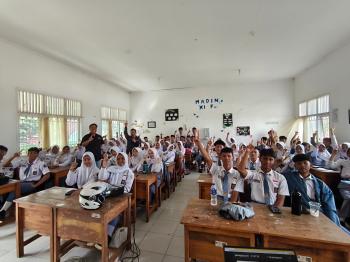 Edukasi Safety Riding Tanamkan Kesadaran Berkendara Aman di SMAN 13 Bandar Lampung
