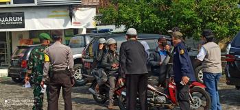 Koramil 09/Kepil, Polsek dan Anggota Satgas Covid Kepil Laksanakan Operasi Yustisi Gakplin